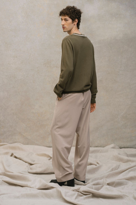 Essential Cashmere V-hals Trui, editorial-foto