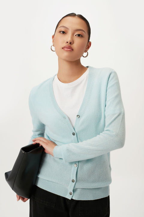 Essential Cashmere Cuello en V Cárdigan, foto editorial