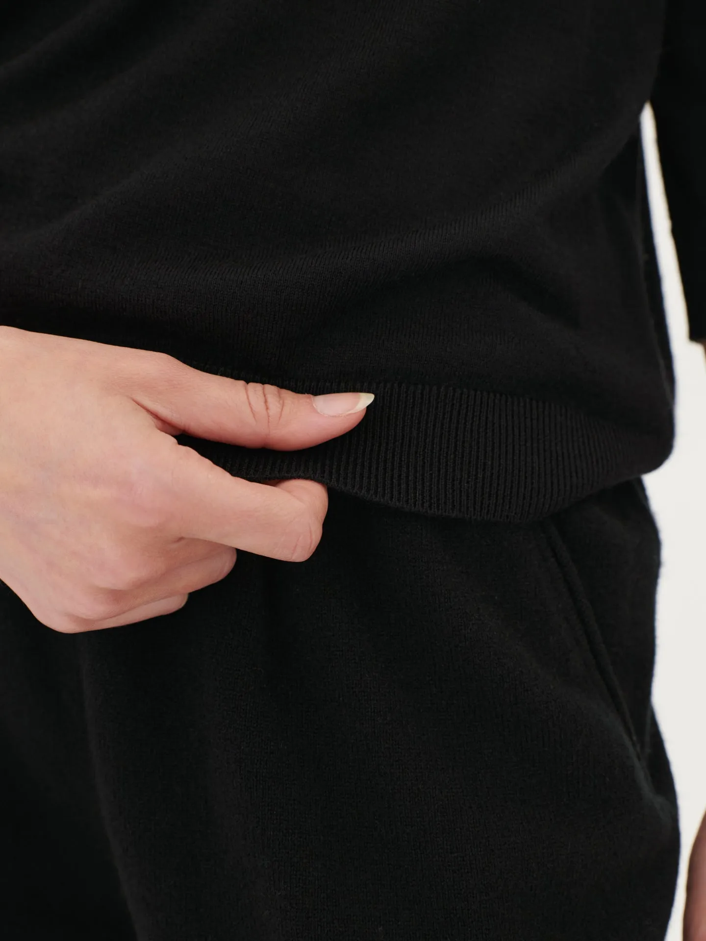 Women's Silk Cashmere Short-Sleeved R-Neck Top Black - Gobi Cashmere