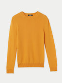 € 99 Cashmere Hat & Sweater Set Daffodil  worn by model, detail view on white background