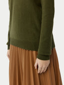 Cashmere Hat & Sweater Set in Capulet Olive