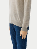 € 99 Cashmere Hat & Sweater Set Dawn Blue worn by model, detail view on white background
