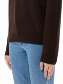 € 99 Cashmere Hat & Sweater Set Brown  worn by model, detail view on white background