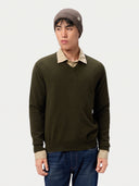 Model wearing the Seamless Cashmere Rib Knit Beanie in Brown, full-length front view