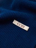 The Fisherman Knit Scarf in Deep Blue, close-up of the cashmere knit
