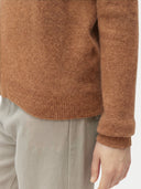 Close-up of the sweater of the Cashmere Hat & Sweater Set in Leather Brown, fine knit and ribbed cuff