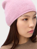 Model wearing the Seamless Cashmere Cuffless Beanie in Light Pink, close front view