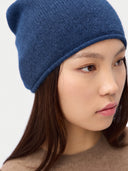Model wearing the Seamless Cashmere Cuffless Beanie in Deep Blue, close front view