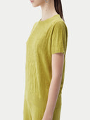 A model is wearing green cashmere t-shirt on a white background #color_nougat-brown 