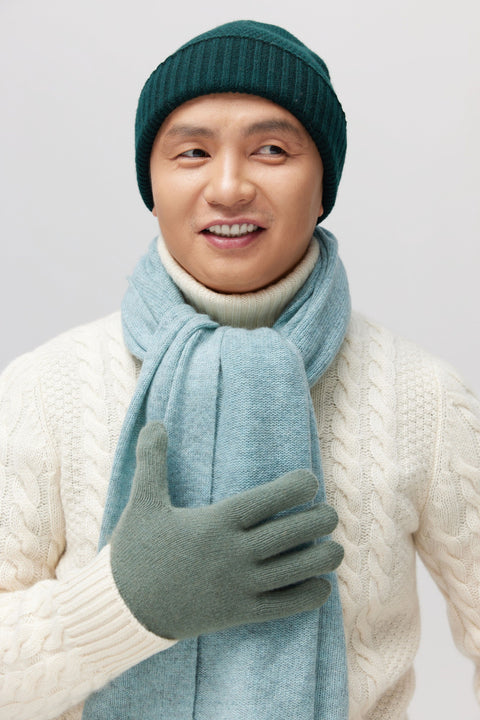 Cappello a coste in cashmere /Unisex/, foto editoriale