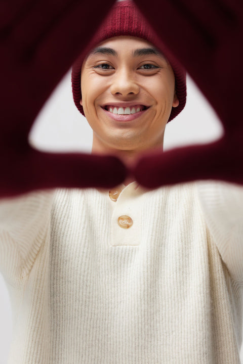 Cappello a coste in cashmere /Unisex/, foto editoriale
