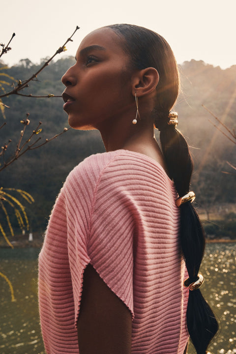Short Dolman Sleeve Cashmere Neule, editorial-kuva