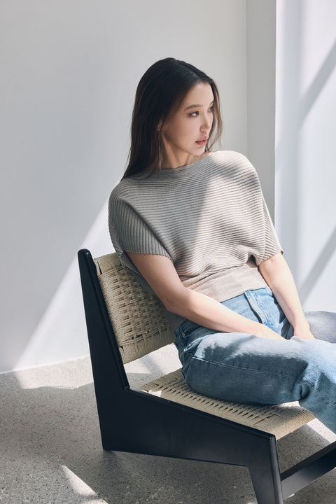 Short Dolman Sleeve Cashmere Neule, editorial-kuva