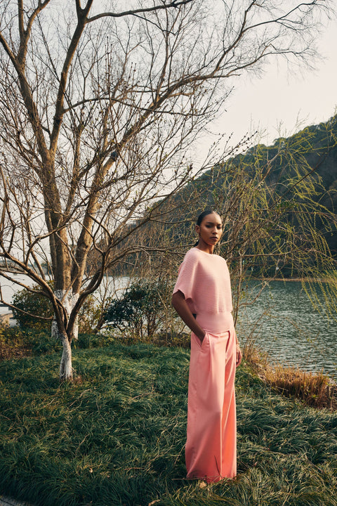 Short Dolman Sleeve Cashmere Neule, editorial-kuva