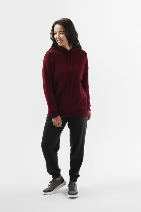Jogger con polsini in cashmere Natural Color, foto editoriale