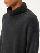 Men's Cashmere Turtleneck Charcoal worn by model, detail view on white background