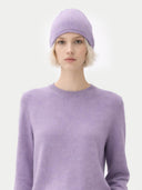 € 99 Cashmere Hat & Sweater Set Purple worn by model, detail view on white background