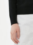 € 99 Cashmere Hat & Sweater Set Black worn by model, detail view on white background