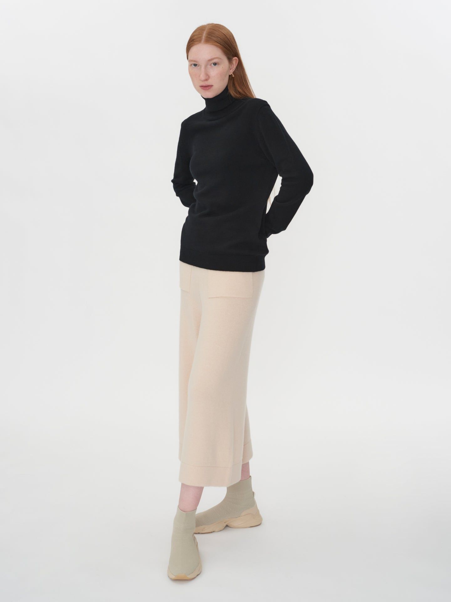 Women's Cashmere Turtle Neck Sweater Black - Gobi Cashmere