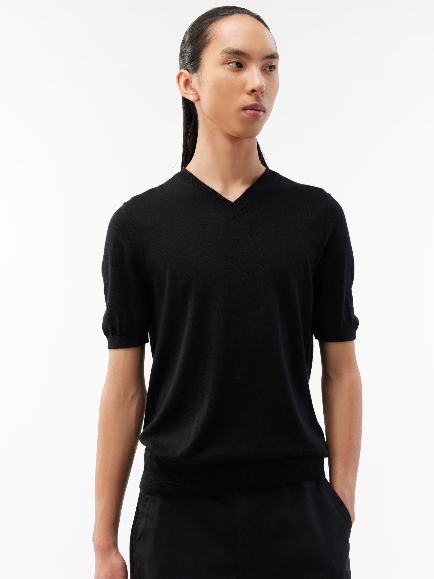 Men's Silk Cashmere V-neck T-shirt Black - Gobi Cashmere