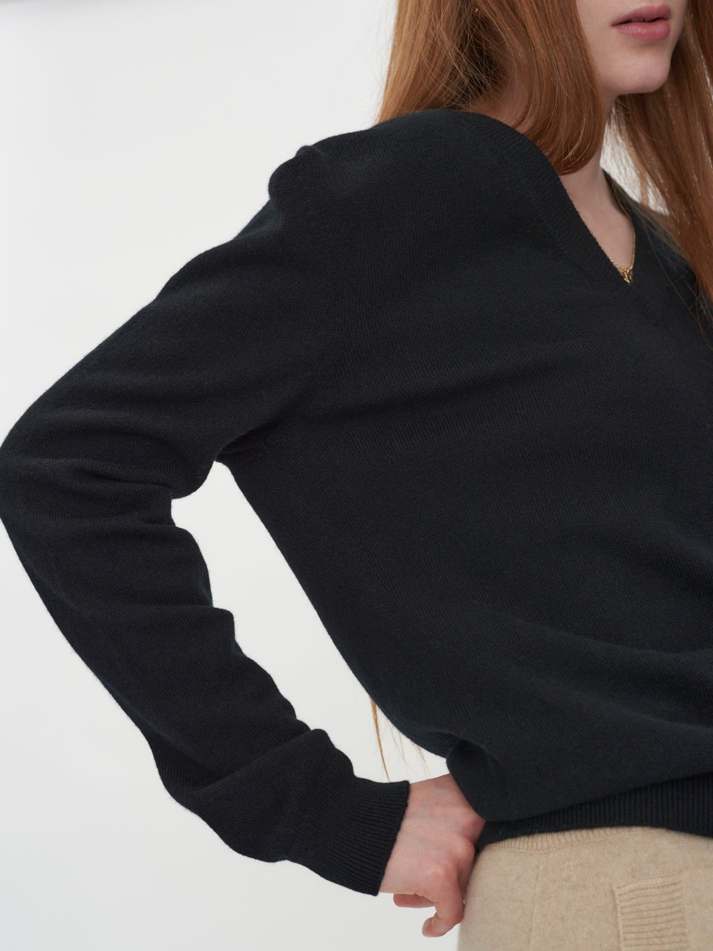 Women's Cashmere Basic V-Neck Black - Gobi Cashmere